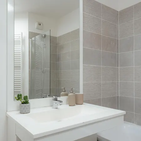 Apartment Magnifique 3 Pieces A *
